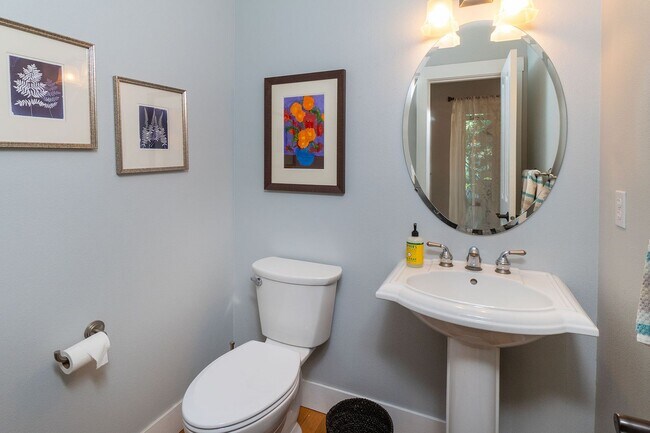 Building Photo - Beautiful Craftsman Style Home in Northwes...