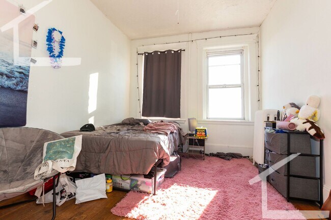 Building Photo - 9/1 Packard's Corner 2BR with heat inc, hu...