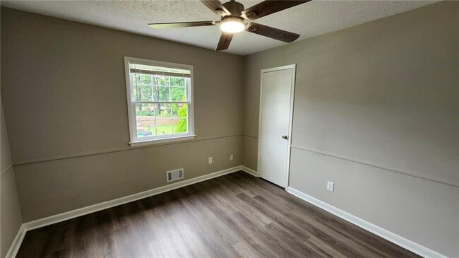Building Photo - 1007 Strawberry Ln