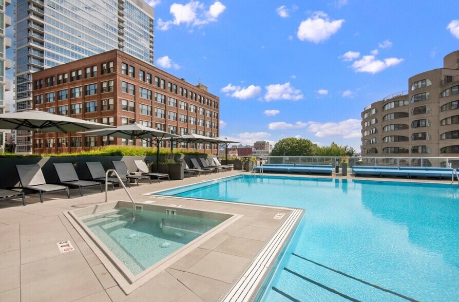 Building Photo - 529 S Wells St