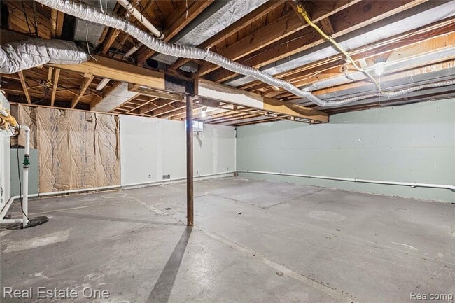 Building Photo - 2360 Pine View Dr