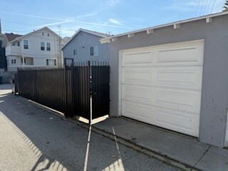 garage - 444 N Hollywood Way