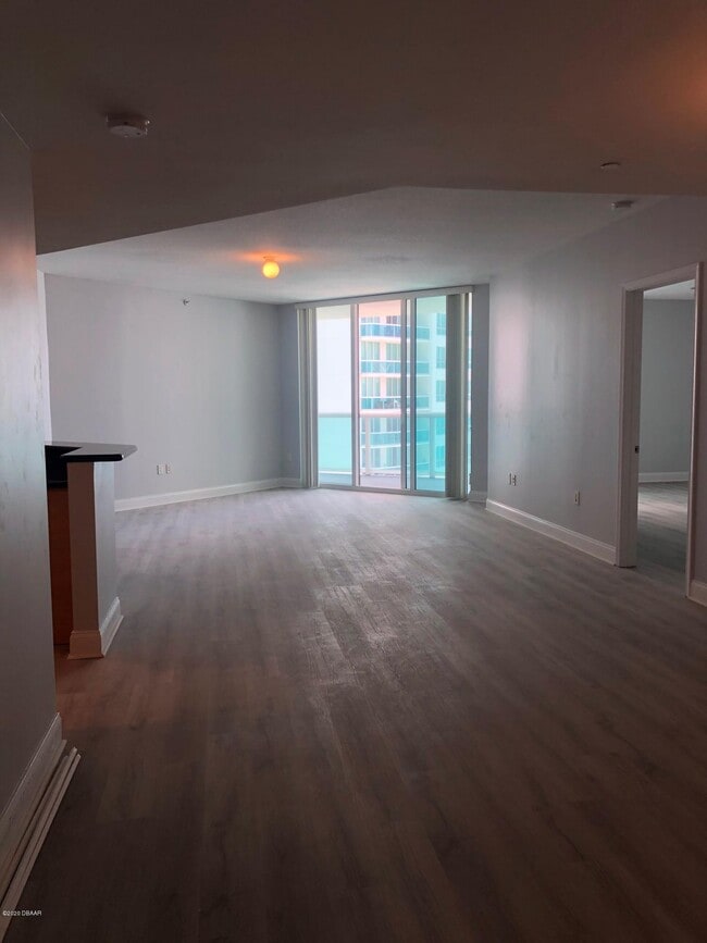 Building Photo - 231 Riverside Dr