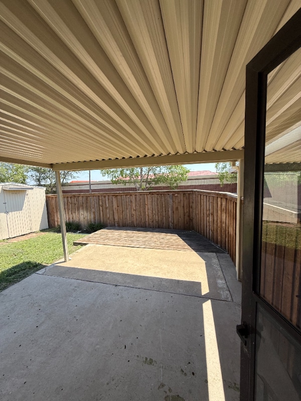 Building Photo - 2420 Pinehurst Ln