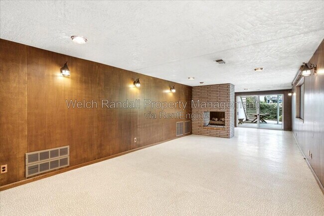 Building Photo - 5070 Doren Dr