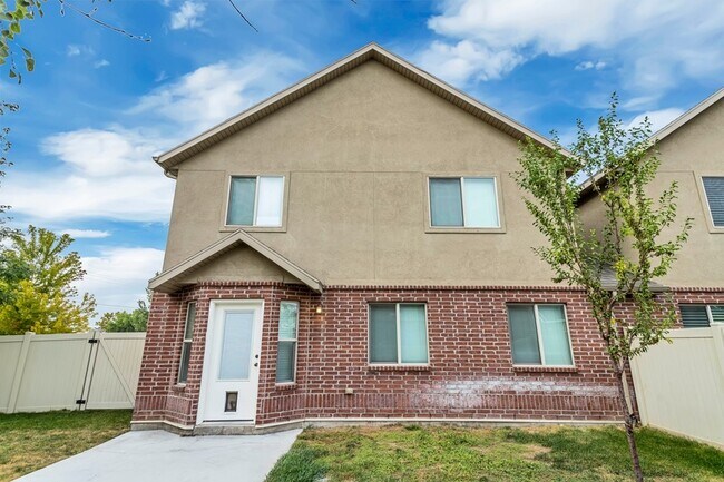 Building Photo - 939 W 175 S