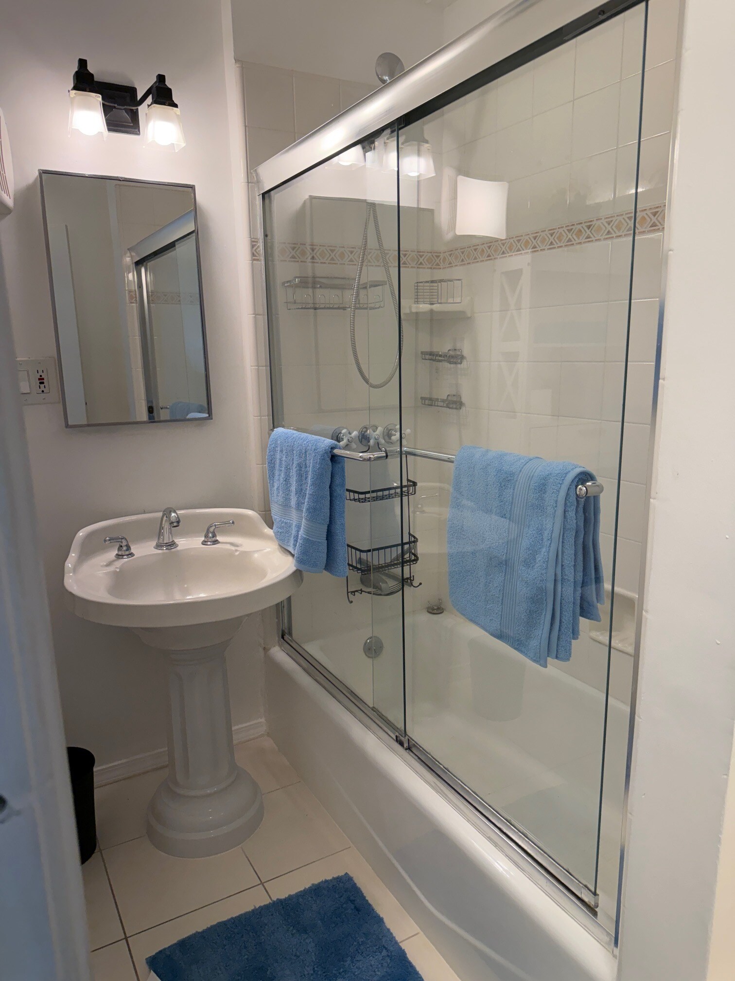 Bathroom - 518 1/2 Crane Blvd