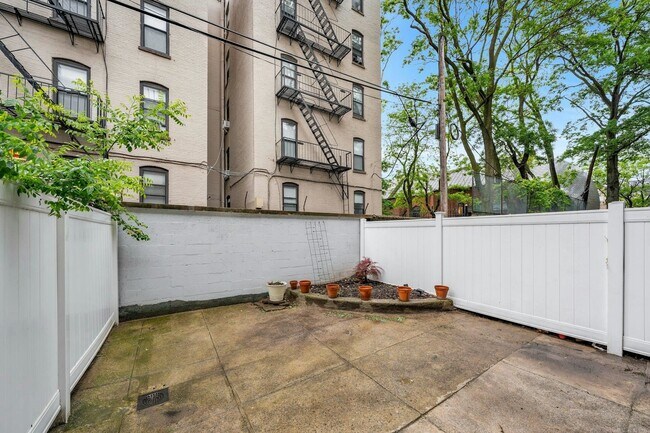 Building Photo - 1228 Park Ave