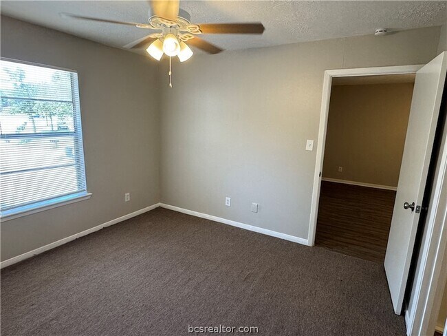 Building Photo - 2000 Monito Way