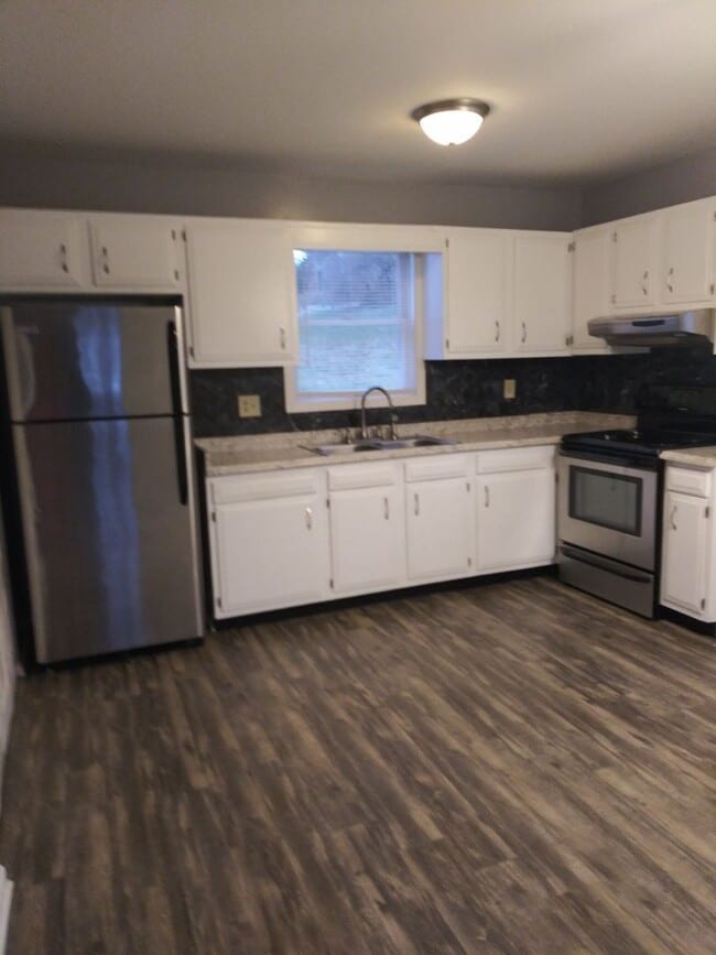 Building Photo - 402 Cornell Ave