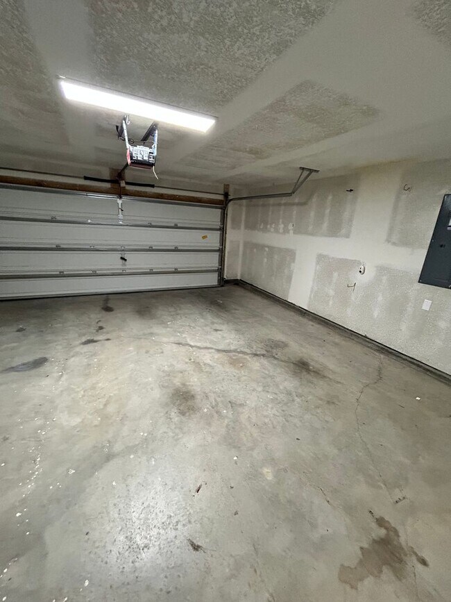 Building Photo - 7152 Riverbrooke St