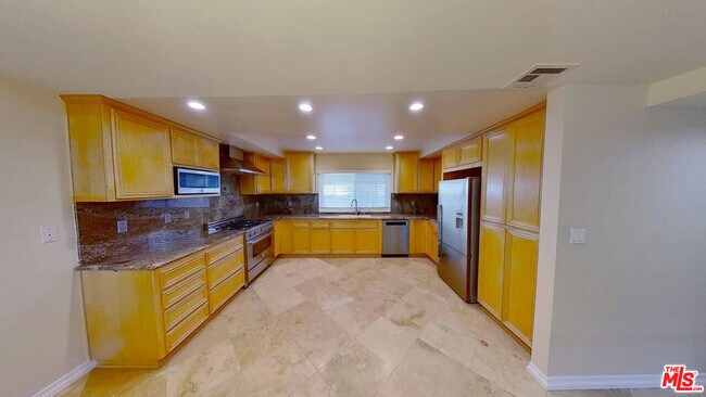 Building Photo - 4754 La Villa Marina