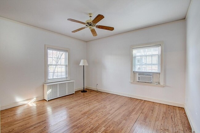 Building Photo - 2225 E Woodstock Pl