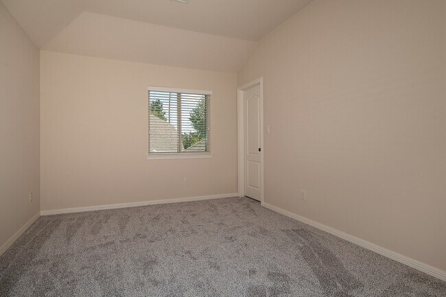 Building Photo - 8858 Van Allen Dr