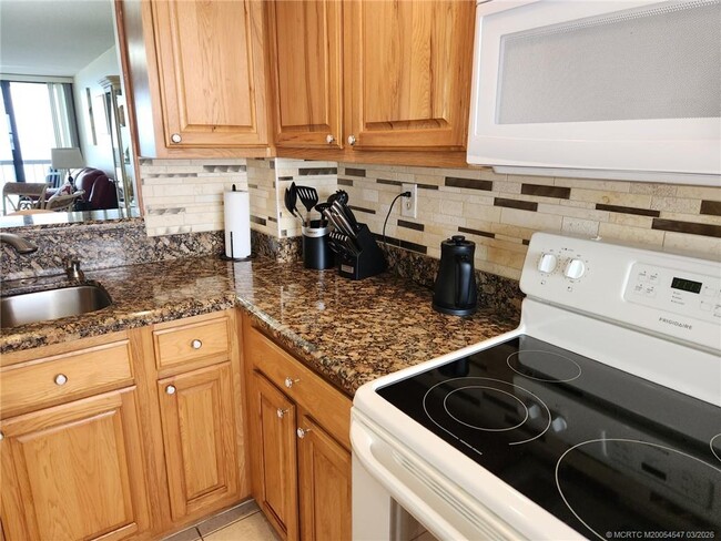 Building Photo - 10680 S Ocean Dr