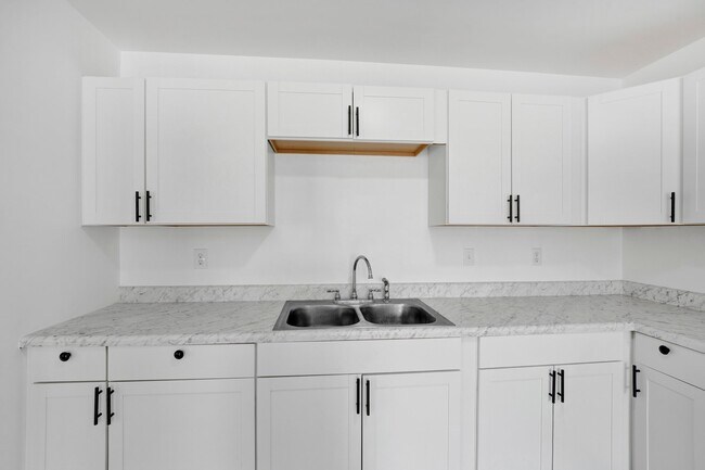 Building Photo - 1408 Kyle St