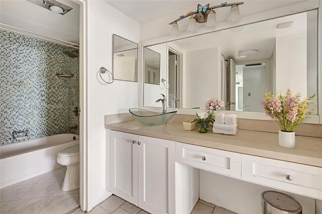 Building Photo - 20100 W Country Club Dr