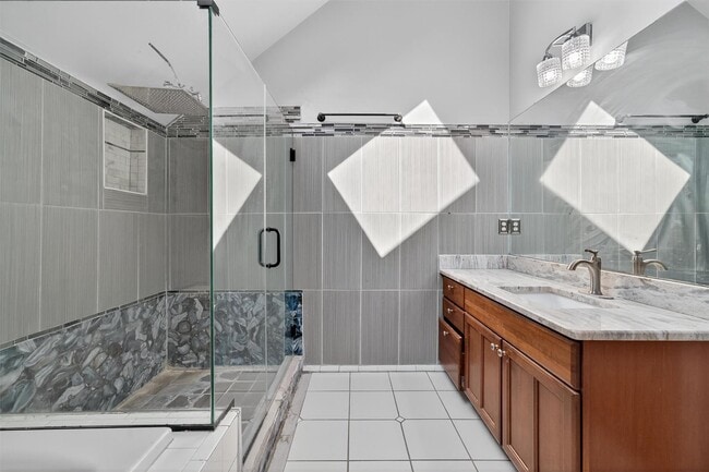 Building Photo - 5 Bridle Ct