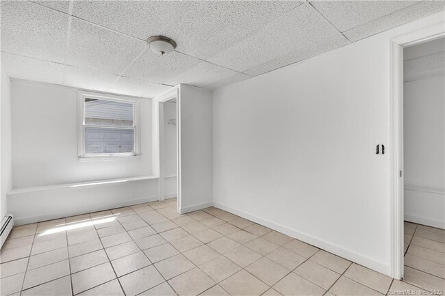 Building Photo - 11 Hallmark Pl