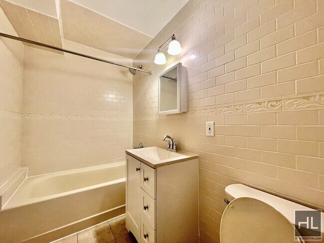 Building Photo - 91 MACON STREET 1A