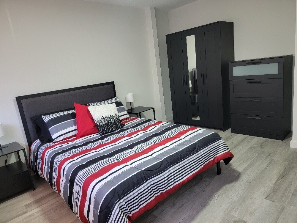 Building Photo - 2056 Sunset Point Rd