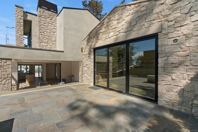 Building Photo - 461 Zuni Dr