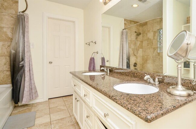 Building Photo - 4315 Fernwood Dr