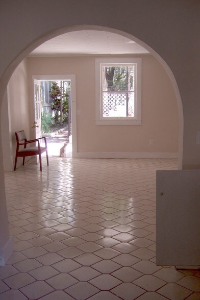 Primary Photo - 1624 SW 10th St