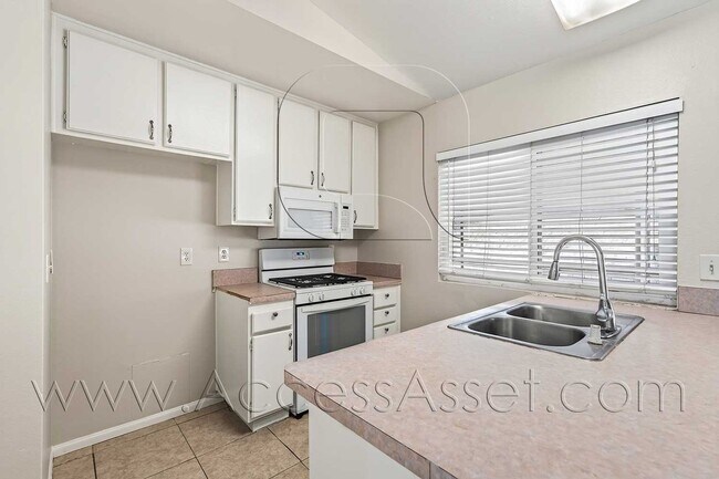 Building Photo - Charming 3 Bed/2 Bath Single-Story Home In Desirable Temecula Location!