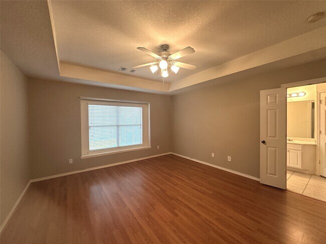 Building Photo - 5611 Eagle Sky Blvd
