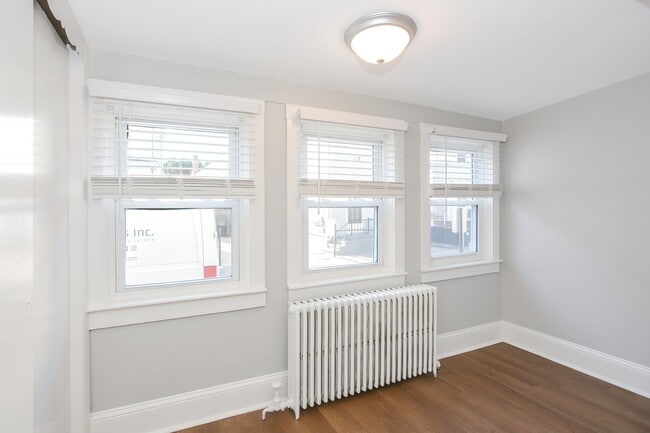 Building Photo - 39 Bourne St