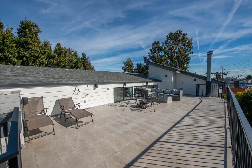 Roof Deck - 809 Warren Ave