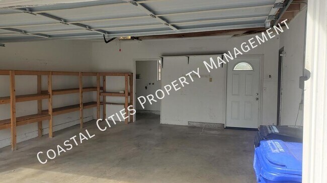 Building Photo - 1696 Carmel Cir E