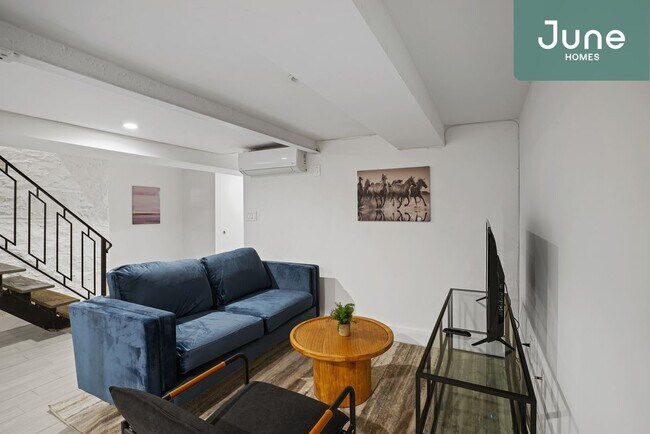 Building Photo - Full room in 3-bed/1.5-bath Home