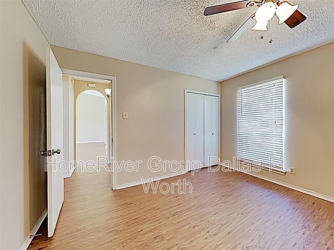 Building Photo - 2106 Austin Dr