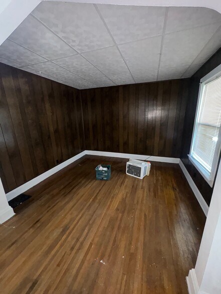 Building Photo - 152 Austin St