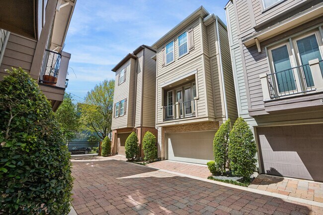 Building Photo - 622 Rutland St