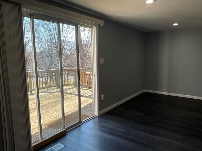 Building Photo - Beautiful 2BR 2BA 3 level townhome located in the Bowling Brook Farms Community