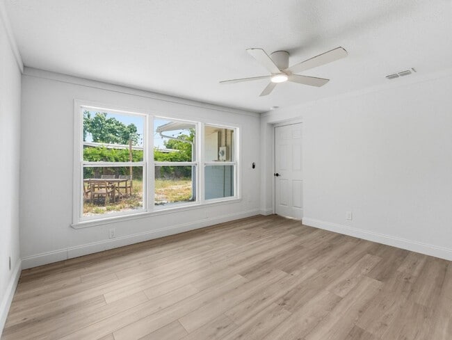Building Photo - 4085 Neptune Dr SE