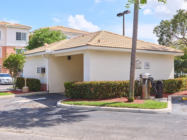 Building Photo - 9112 Myrtlewood Cir W