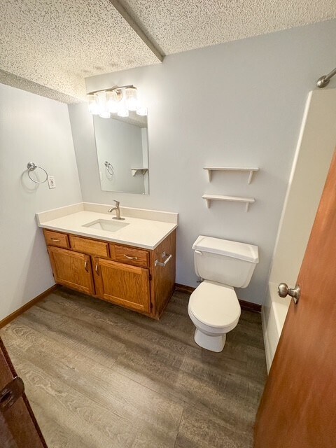 Building Photo - 1327 E 21st Ter