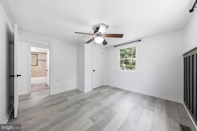 Building Photo - 371 Oak Hill Rd
