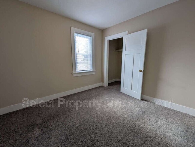 Building Photo - 933 Cottage Ave