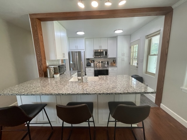Building Photo - 711 Riverview Dr
