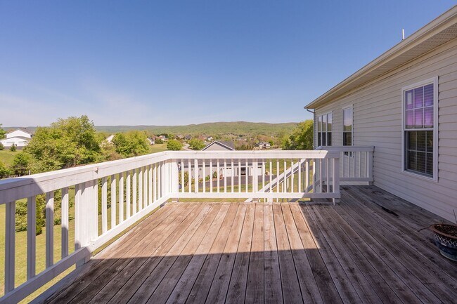 Building Photo - 1701 Stratford View Dr