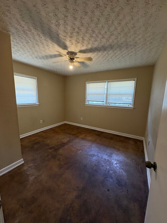 Building Photo - 1814 Texas Ct