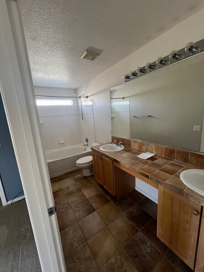 Master bath - 5101 Spyglass Dr