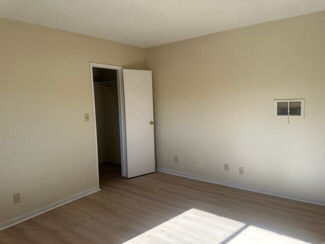 Building Photo - 15524 Sherman Way