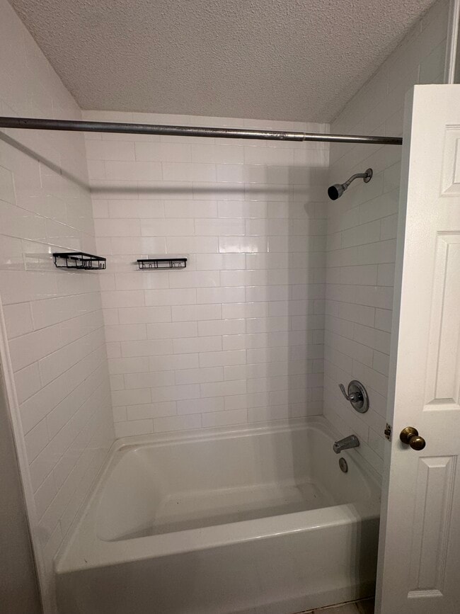 Building Photo - 4218 Queen Victoria Pl