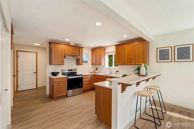 Building Photo - Beautifully Updated 3-Bedroom Townhome with Garage in Prime Lynnwood Location